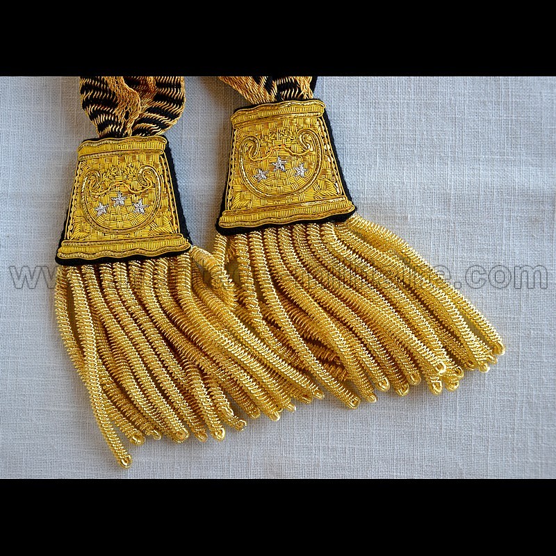 General's command scarf black gold