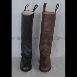 Cavalry boots model n°4 with round toe.