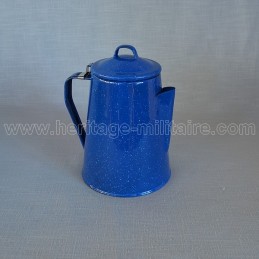 Cafetière en émail bleu