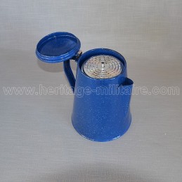 Cafetière en émail bleu