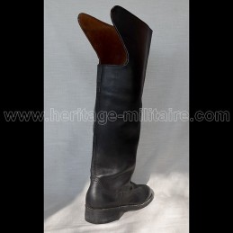 Cavalry boots model n°3 with round toe.