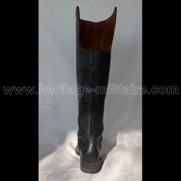 Cavalry boots model n°3 with round toe.
