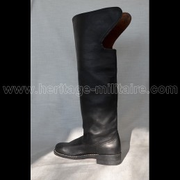 Cavalry boots model n°3 with round toe.