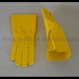 Cavalry gauntlets yellow leather